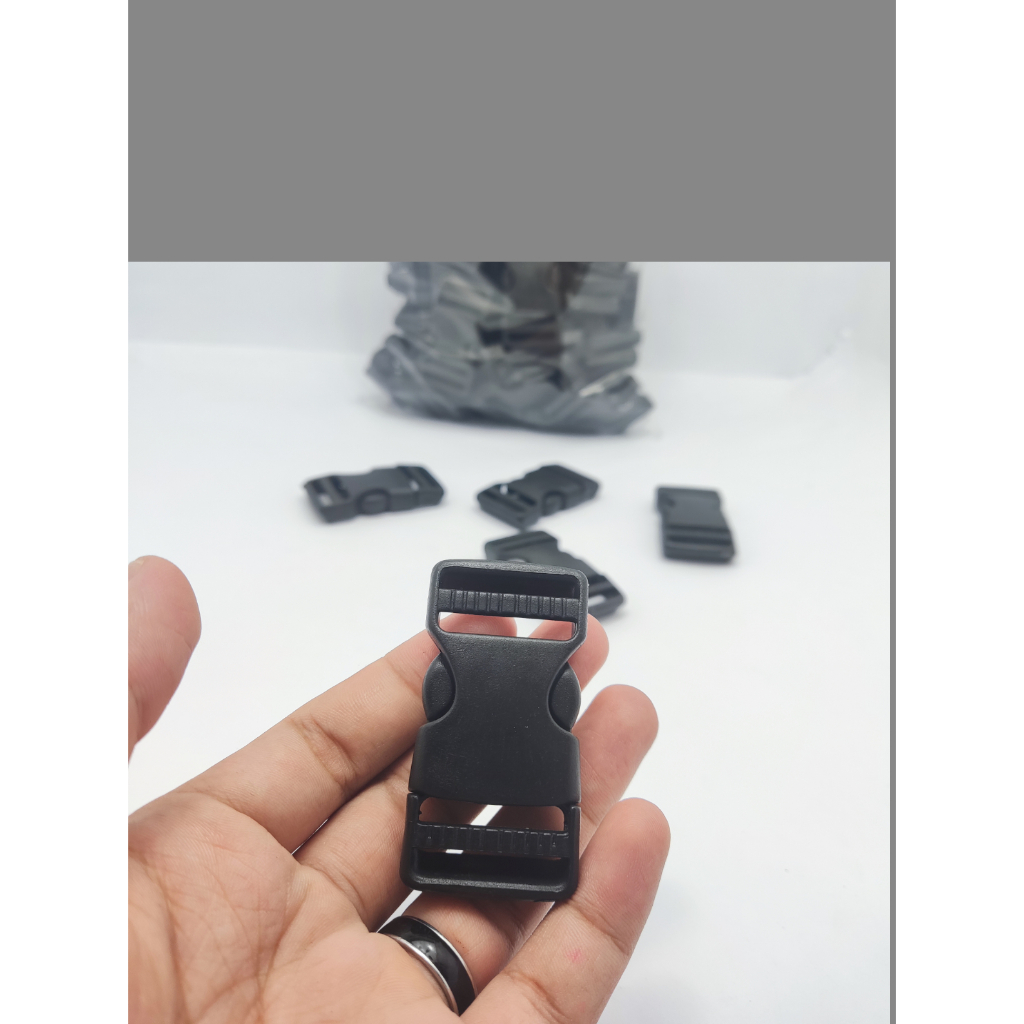 produk lanyard Stoper 2,5cm Hitam Roda Mas